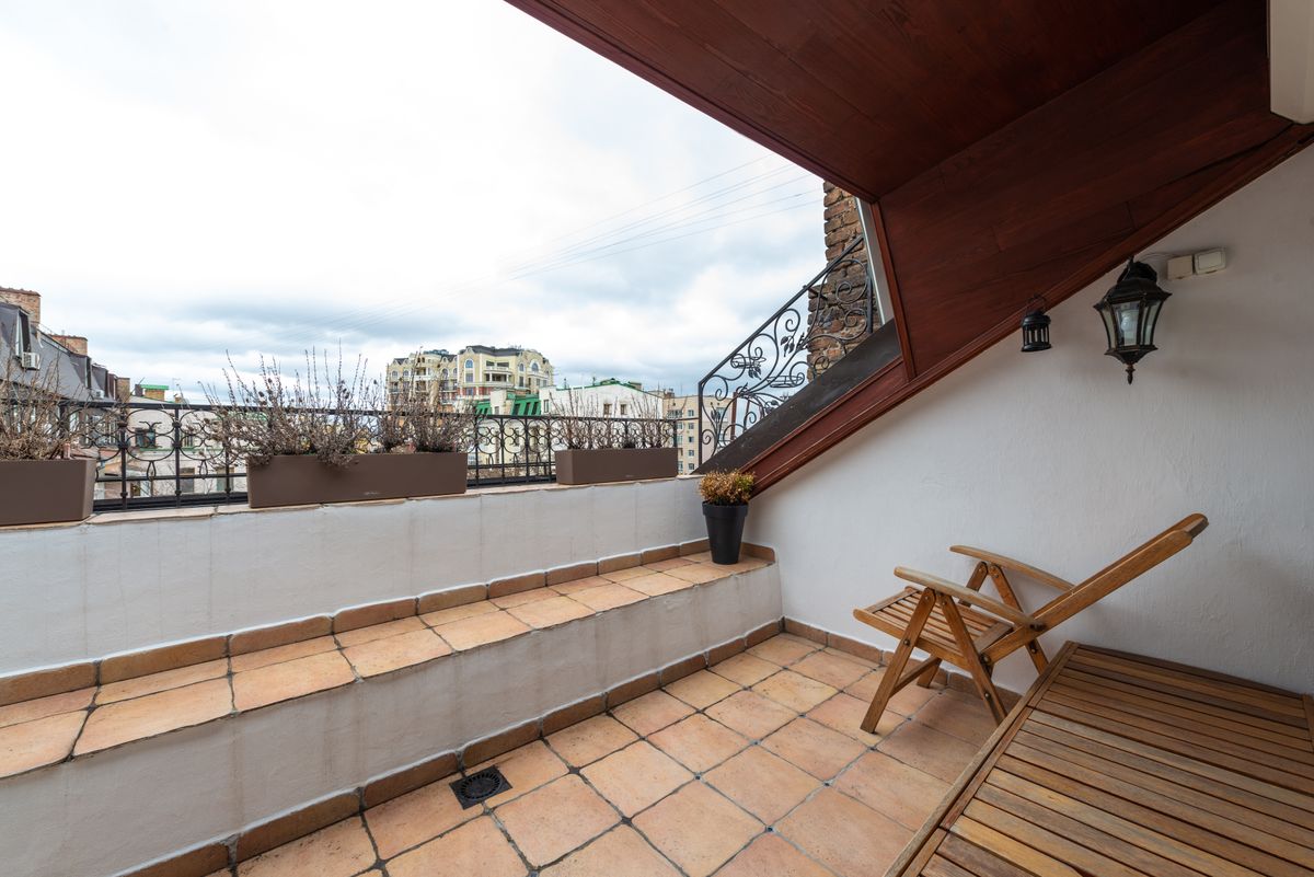 Terrasse et balcon carrelés en terre cuite